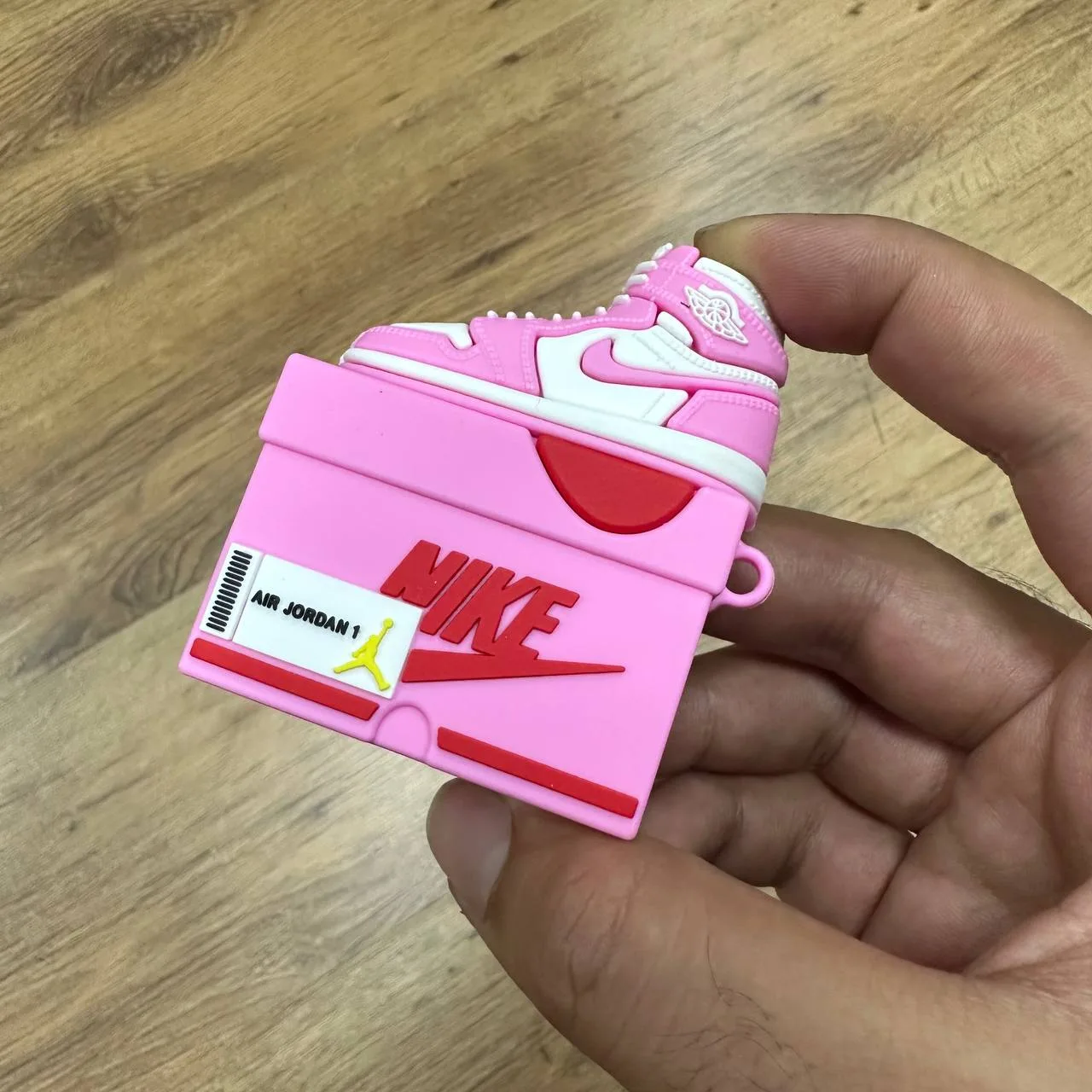 کاور ایرپاد کفش جردن کد ۱۰ به همراه آویز Jordan Shoes