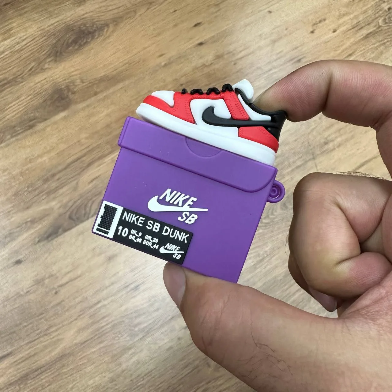 کاور ایرپاد کفش جردن کد ۸ به همراه آویز Jordan Shoes
