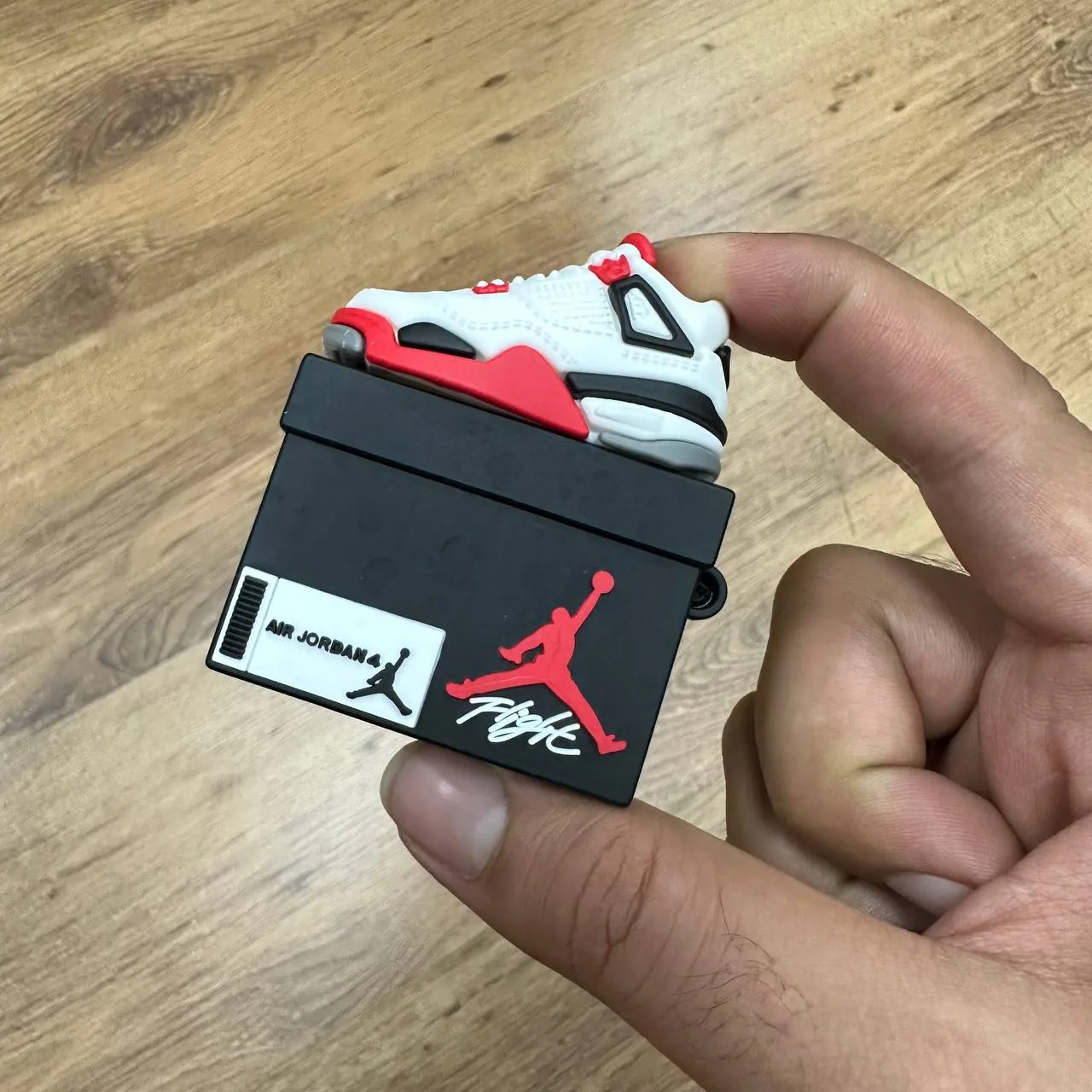 کاور ایرپاد کفش جردن کد ۷ به همراه آویز Jordan Shoes